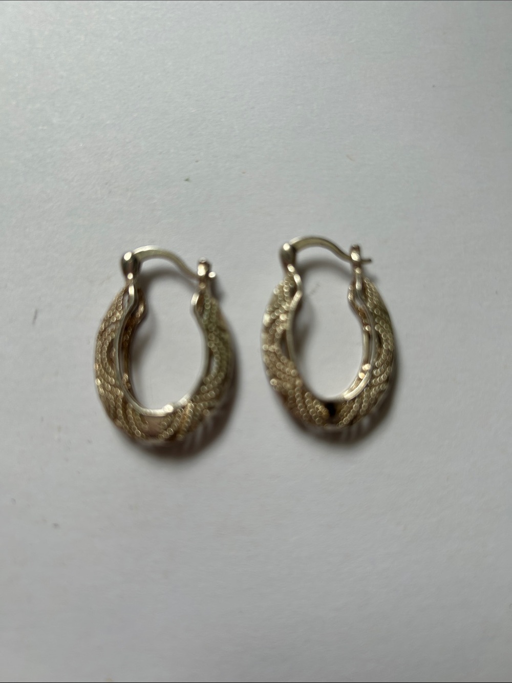 Textured Gold Oval Hoop Earrings for Women j22